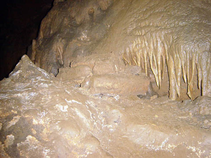 174 Grotte du Calel Paques 05